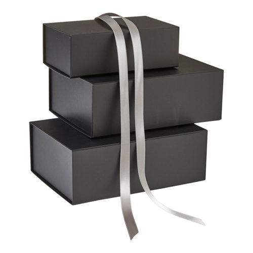 Image of: Geschenkbox exklusiv, schwarz matt, Deckel mit Magnetverschluss. FSC®