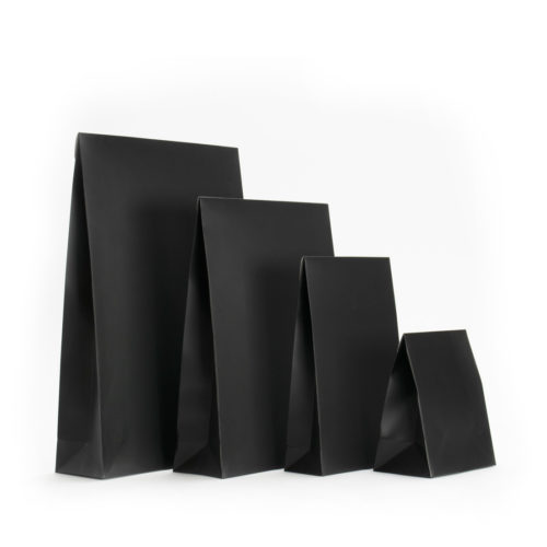 Image of: Geschenktüte, schwarz matt, mit Selbstklebeverschluss. FSC®