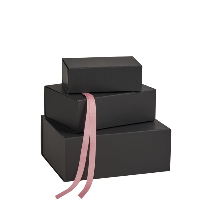 Image of: Geschenkbox exklusiv, schwarz matt, Deckel mit Magnetverschluss. FSC®