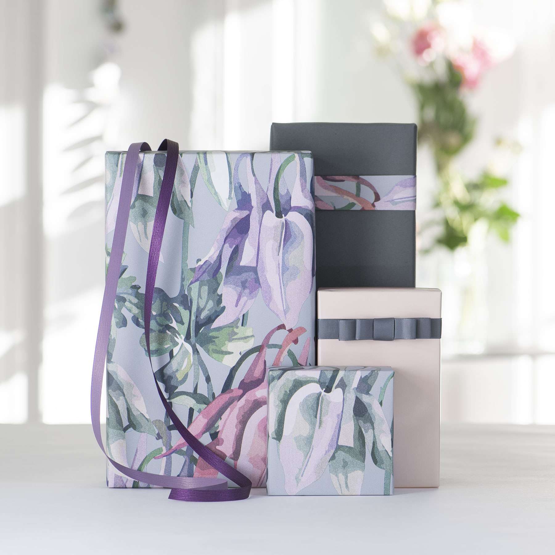 Gavepapir-mat-Epic-flower.-FSC®-O121915-Scanlux-Packaging Billede af: Gavepapir mat, Epic flower. FSC®