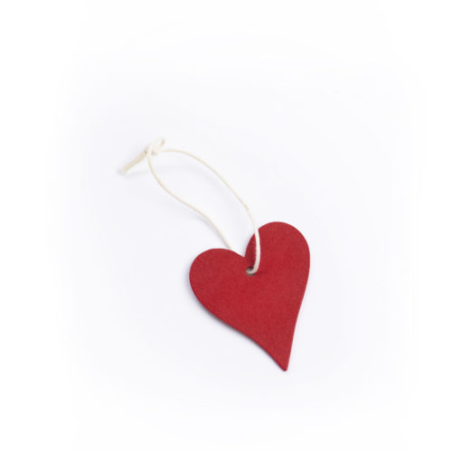 Image of: Pakettikortti punainen sydän, puuta, valkoinen nauha. 90 kpl.