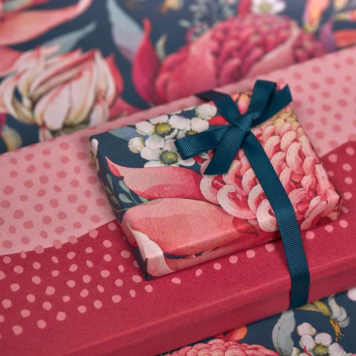 Image of: Lahjapaperi Half Dots Pink/Red 57 cm