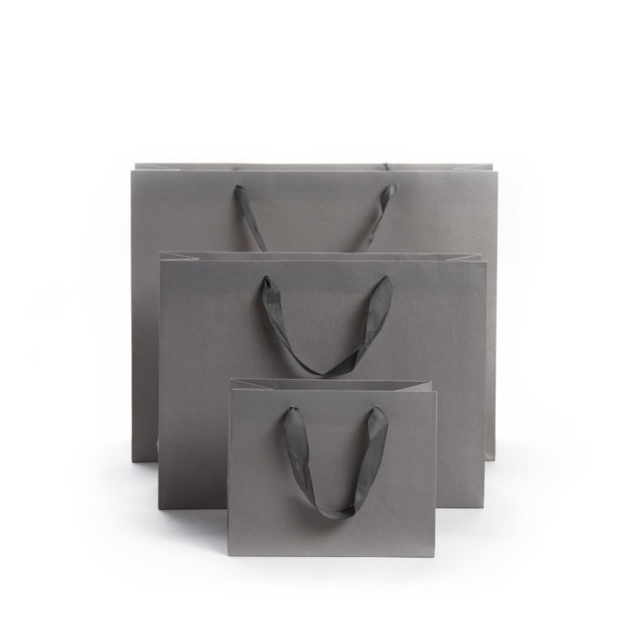 Image of: Luxe papieren zak, mat grijs met grijze binnenkant. FSC®