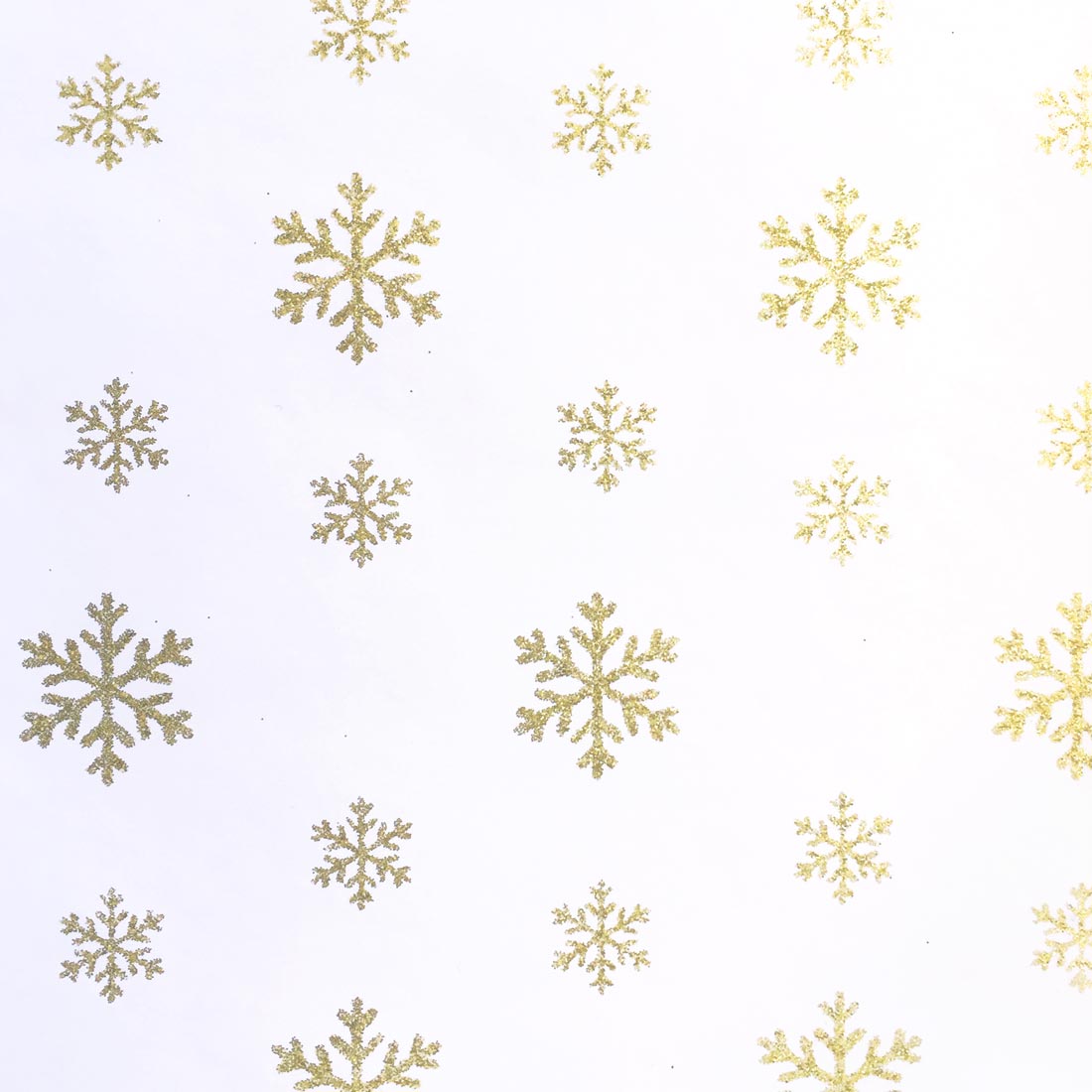 Cadeaupapier mat glitter, Golden Snowflakes. Opgelet: Glitter kan naar andere worden overgebracht. | Scanlux Packaging
