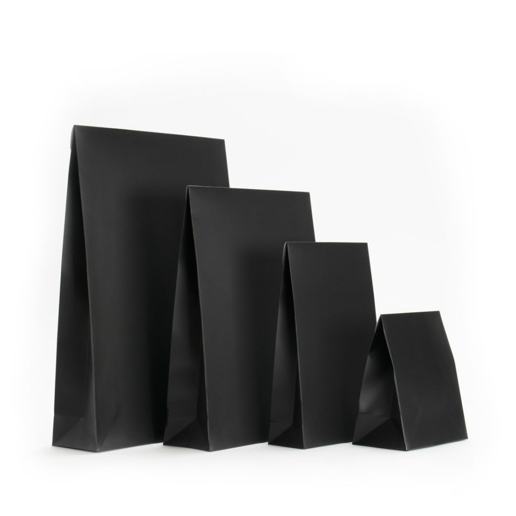 Image of: Gavepose sort mat, med selvklebende lukking. FSC®
