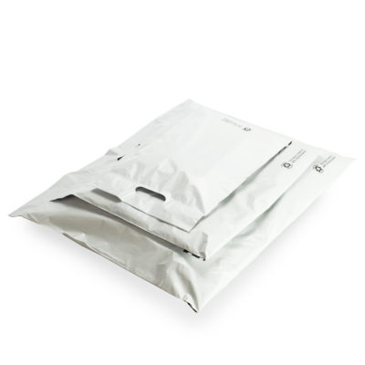Image of: Shipping bag white recycled, black inside. With handle